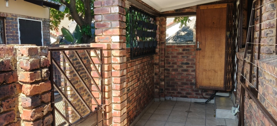 2 Bedroom Property for Sale in Geelhoutpark North West
